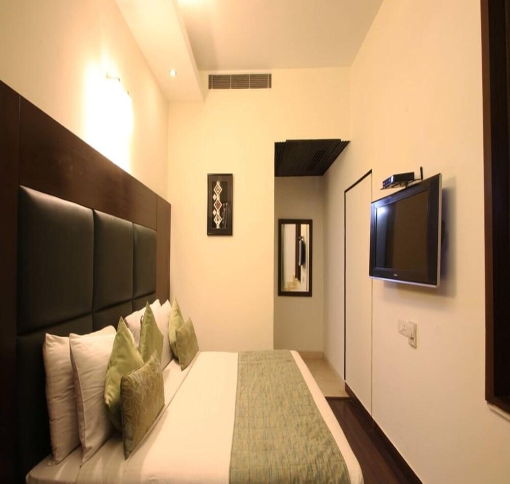 Jht Hotels New Delhi Exterior photo